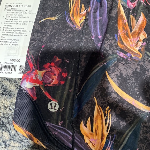 Lululemon 🎊NWT 🎊 Hottie Hot LR Short 4”*Lined - Picture 5 of 9